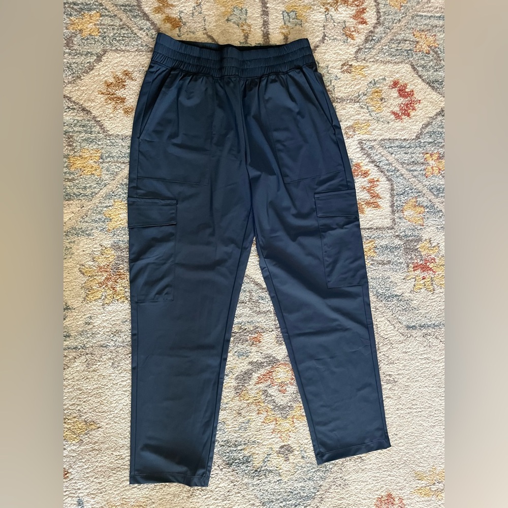 Old Navy NWOT high-rise tapered pants size small.